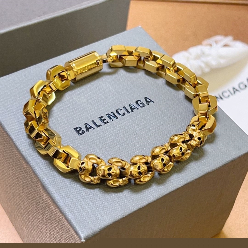 Ba*len*cia*ga bracelets